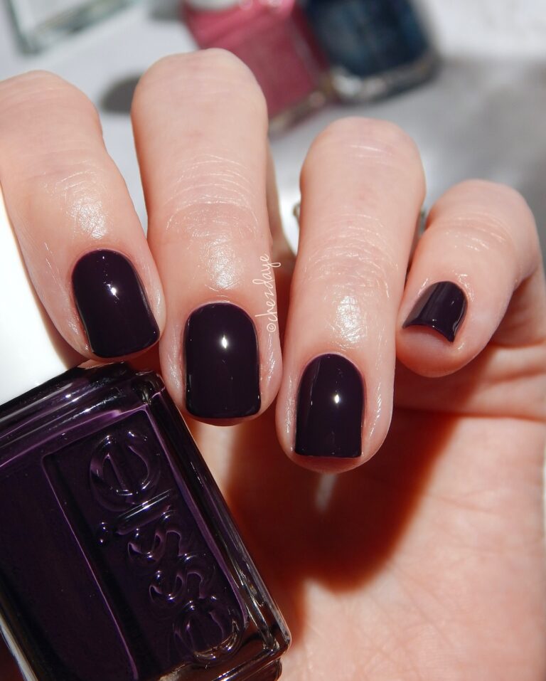 Stylish Fall Nail Color