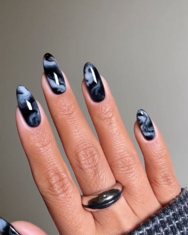 Swirls of Elegance on Coffin Nails