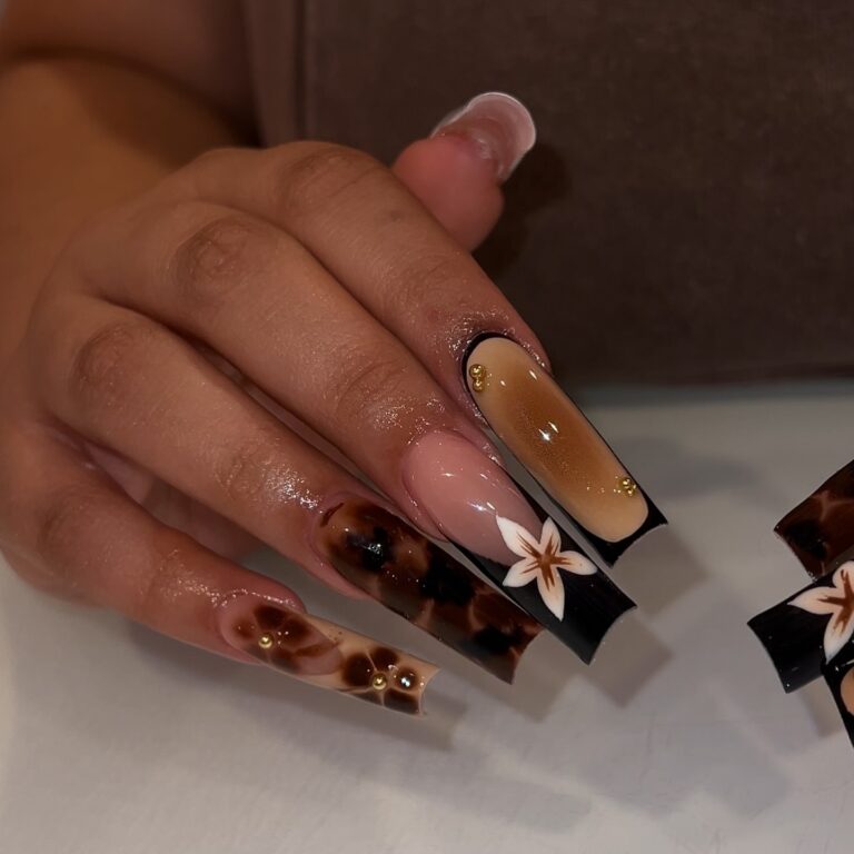 Trendy Almond Nail Inspirations