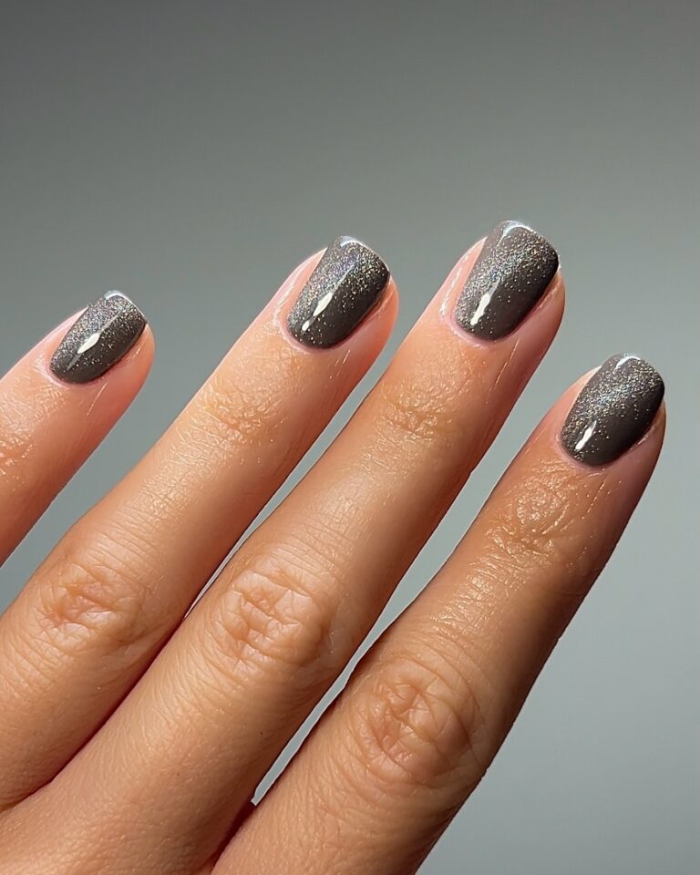 Trendy Velvet and Cat Eye Manicure Tips